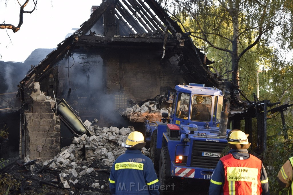 Grossfeuer Einfamilienhaus Siegburg Muehlengrabenstr P0991.JPG - Miklos Laubert